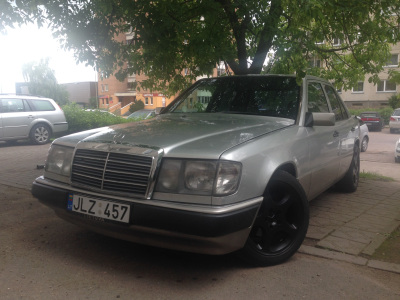 Mercedes-Benz W124 1990 m., Sedanas